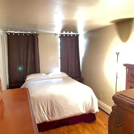 One Bedroom By Month Next To Bronx Zoo Apartment
