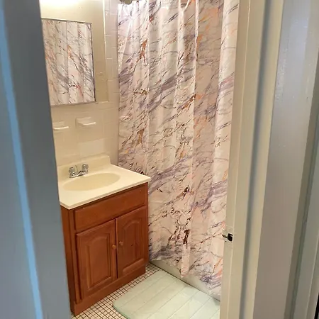 One Bedroom By Month Next To Bronx Zoo