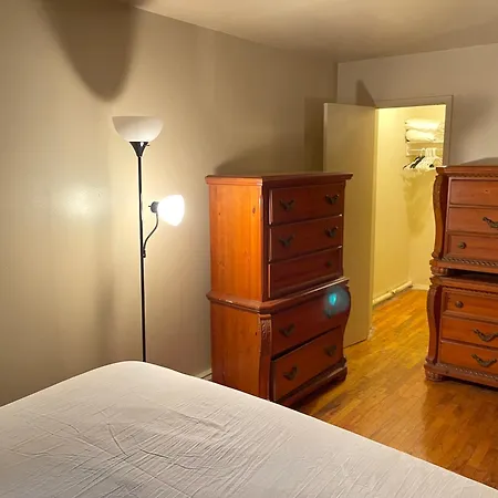 One Bedroom By Month Next To Bronx Zoo Apartment *