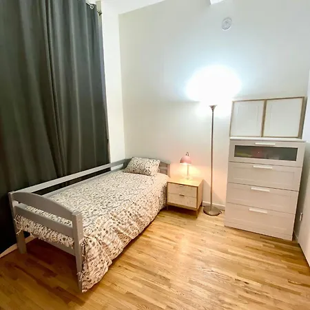 Great 2 Bed Great Location Nye Apartment