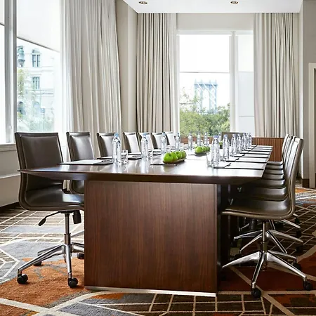 Hotel Marriott At The Brooklyn Bridge 4*