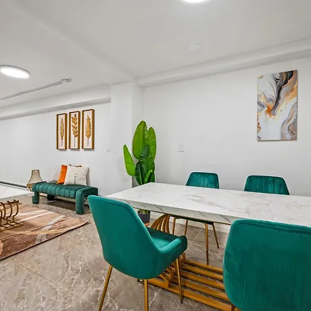 Upper East Side Luxury 3br 2b 1700 Square Feet Hotel 4*