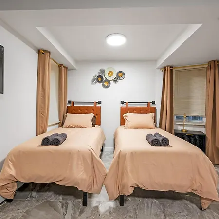 Upper East Side Luxury 3br 2b 1700 Square Feet 4* New York