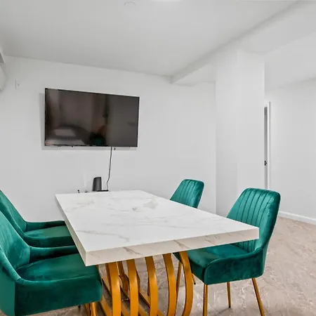 Hotel Upper East Side Luxury 3br 2b 1700 Square Feet New York
