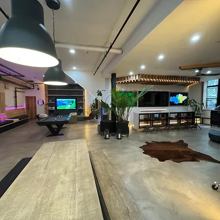 Extraordinary 3 Bedrooms Gigantic Loft Apartment *