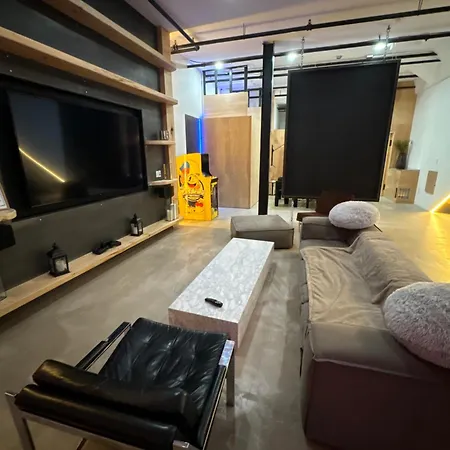 Extraordinary 3 Bedrooms Gigantic Loft *