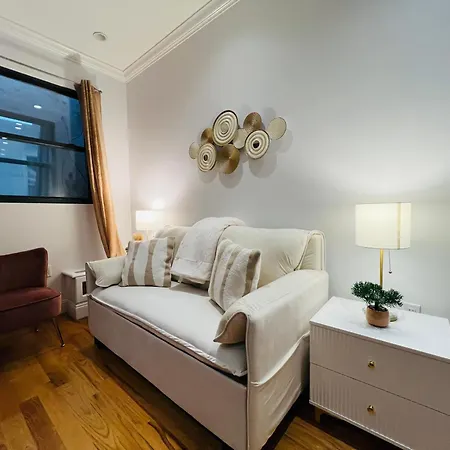 Times Square Luxe Apartment *