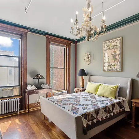 Northern Lights Mansion Bed & Breakfast 4*