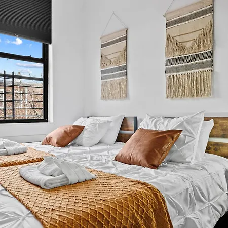 Rustic Chic 4br For Groups - Bushwick's Finest Apartment *