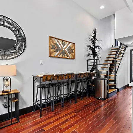 Rustic Chic 4br For Groups - Bushwick's Finest Apartment *