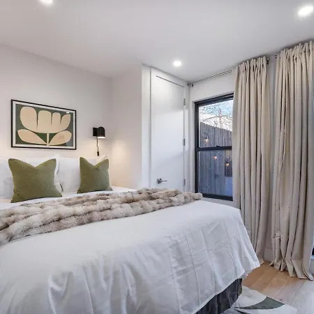 Three-bedroom In Prime Williamsburg Apartment New York