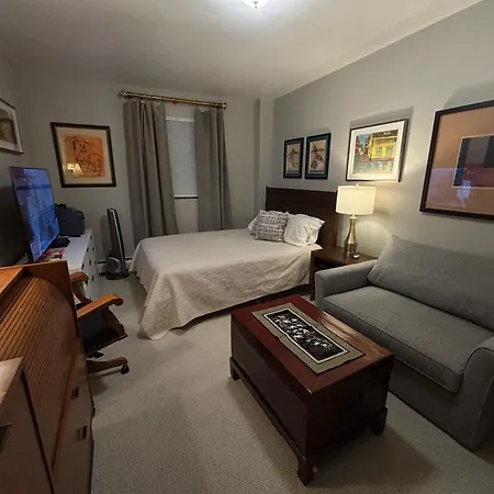 Homestay Cozy Brooklyn Home, Private In Host Shared *