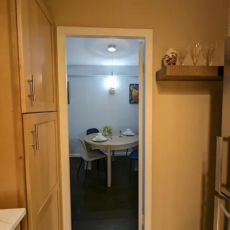 Fully Renovated Manhattan Gem 4*