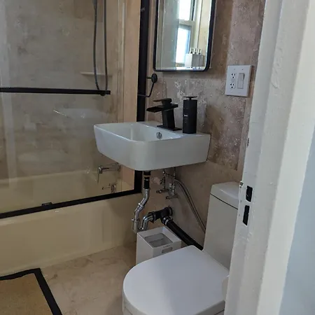 Fully Renovated Manhattan Gem 4*