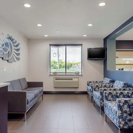 Avion Near Lga Airport, An Ascend Collection New York