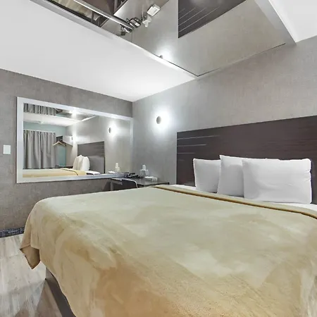 Opus Bronx Near Bay Plaza Mall Hotel 3*