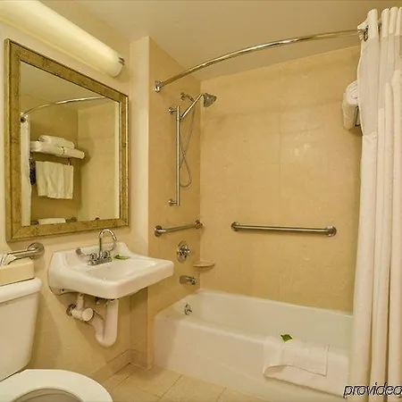Country & By Radisson, Staten Island Hotel 3*