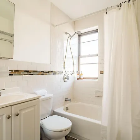 Chic & Trendy 3bd 1bath Escape In The Lower East Side New York