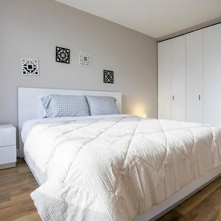 Apartment 1 Bed 1 Bath In West Side *