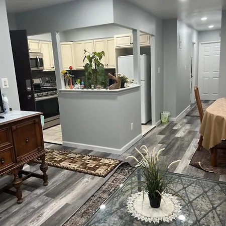 Cozy 2-bedroom In Phenomenal Queens With Wifi, Ac