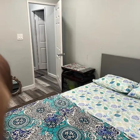 Cozy 2-bedroom In Phenomenal Queens With Wifi, Ac