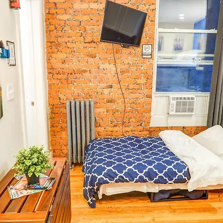 Metropolitan Manhattan Apartment