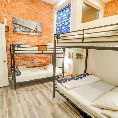 Metropolitan Manhattan Apartment