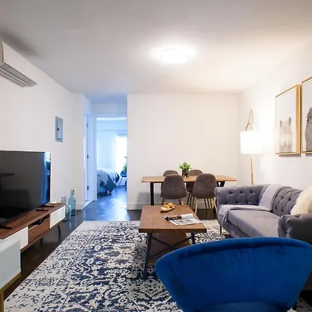 Apartment 39-3 Newly Renovated 3 Br *