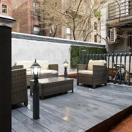 26-3a Gramercy W&d Outdoor Courtyard New York