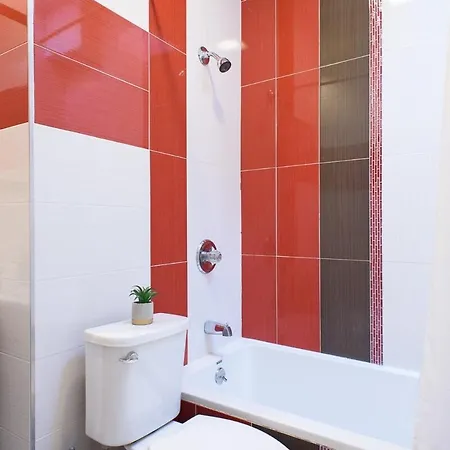 Apartment 24-17 Renovated Prime Location Wd New York