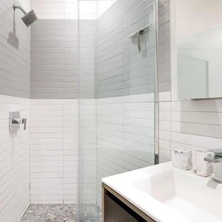403-2e Newly Renovated Ues