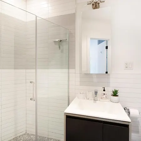 Apartment 403-2e Newly Renovated Ues
