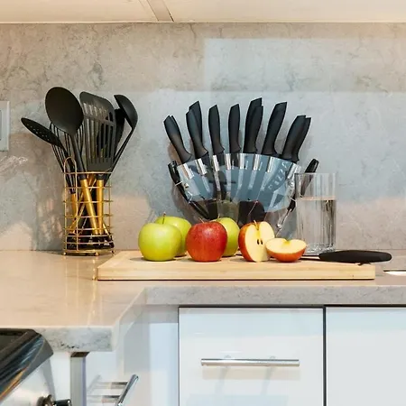 Apartment 403-2e Newly Renovated Ues *