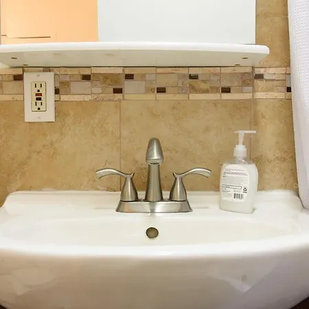 428-2e Newly Furnished 2br *