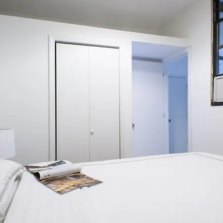 428-3r Spacious 2br Newly Furnished *