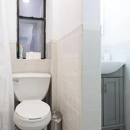 428-3r Spacious 2br Newly Furnished *