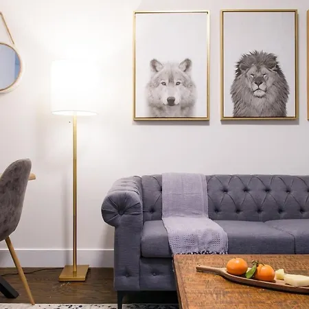 39-3 Newly Renovated 3 Br Apartment