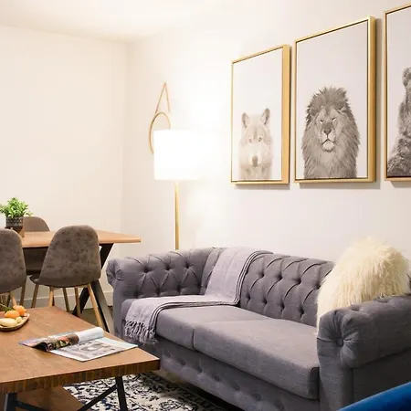 39-3 Newly Renovated 3 Br Apartment *