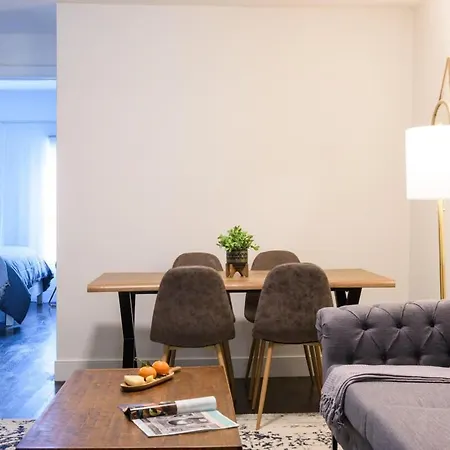 39-3 Newly Renovated 3 Br * New York