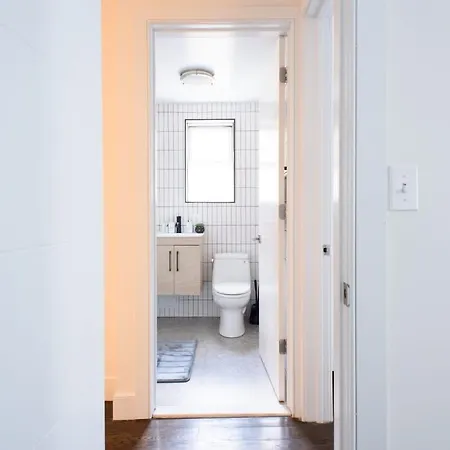 39-3 Newly Renovated 3 Br Apartment *