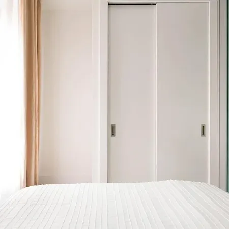 317-2a Sleek Modern 1br Ues W&d *