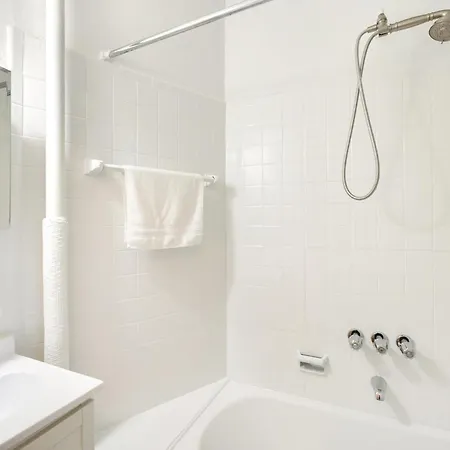 Apartment 105-2c Xl Prime Location *