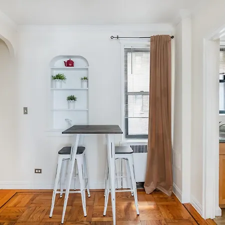 105-2c Xl Prime Location New York