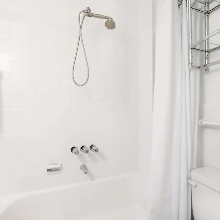 105-2c Xl Prime Location * New York