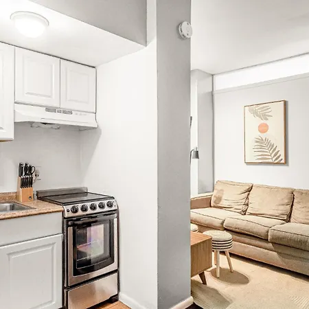 2bd 1bth Apartment, Midtown Location Near Nyc Icons! Apartment New York