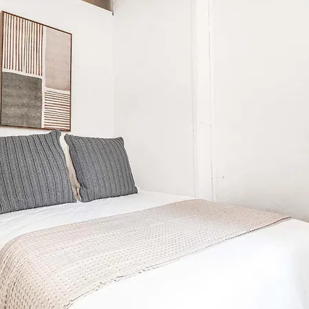 2bd 1bth Apartment, Midtown Location Near Nyc Icons!