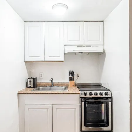2bd 1bth Apartment, Midtown Location Near Nyc Icons!