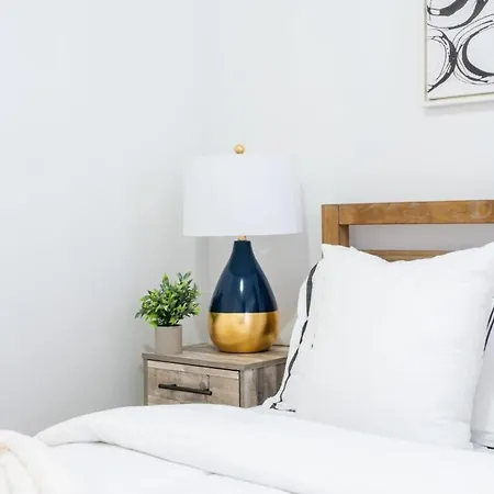 1435-4 I 3 Bedrooms 2 Bath Prime Upper East Apartment