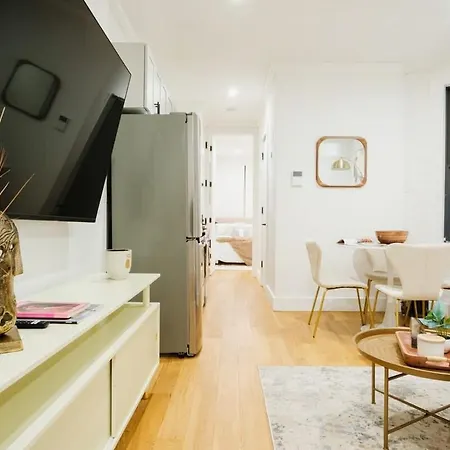 1288-4rn Newly Furnished Prime Ues 2br Apartment