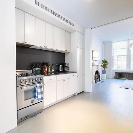 E10-2 Designer East Village Townhouse 1br Apartment New York